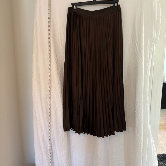 H&M Dresses & Skirts - H&M Long Skirts Women's Brown Medium Pleated High Elastic Waist Classic Comfort